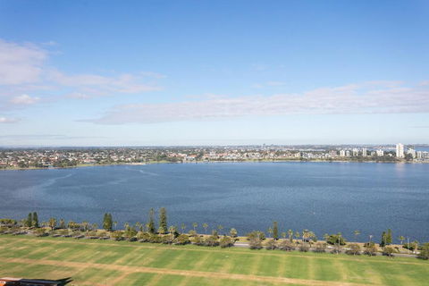 Astra Apartments Perth CBD - Palm Beach Accommodation 4