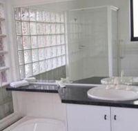 Beach Haven Poolside - Palm Beach Accommodation