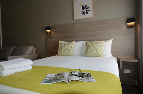 105 On The Park - Palm Beach Accommodation 5