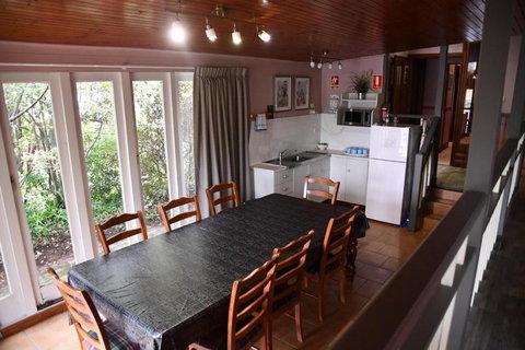 Henrys Cottage - Palm Beach Accommodation 5