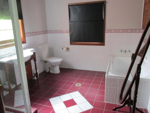 Henrys Cottage - Palm Beach Accommodation 1