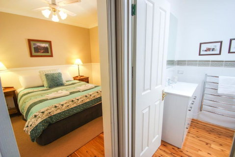 Mill Cottage - Palm Beach Accommodation 3
