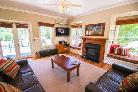 Mill Cottage - Palm Beach Accommodation 1
