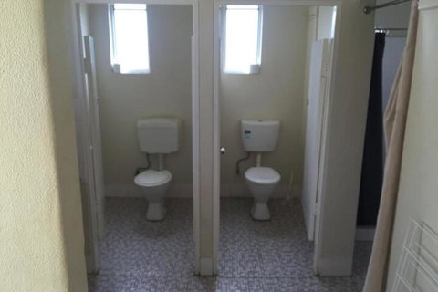 Accommodation At Isa - Palm Beach Accommodation 3