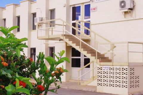 Accommodation At Isa - Palm Beach Accommodation 7