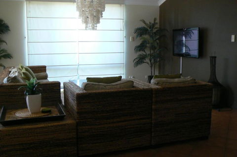 La Mer Home With A Pool - Palm Beach Accommodation 1