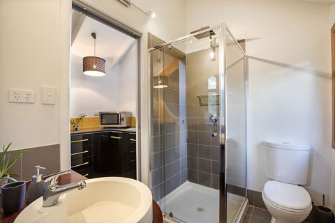 Airlie Beach Eco Cabins - Palm Beach Accommodation 2