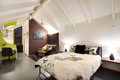Airlie Beach Eco Cabins - Palm Beach Accommodation 6
