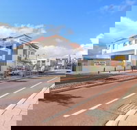 Rose Hotel Clarkson - Palm Beach Accommodation