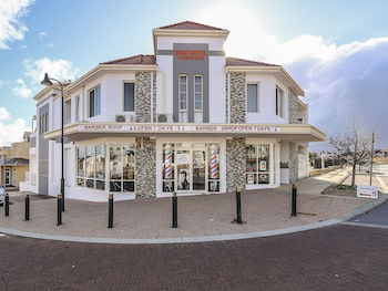 Rose Hotel Clarkson - Palm Beach Accommodation 4