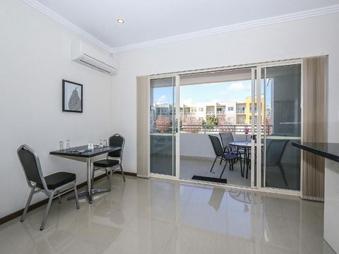 Rose Hotel Clarkson - Palm Beach Accommodation 5