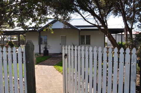 Girraween House - Palm Beach Accommodation 3
