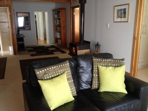Girraween House - Palm Beach Accommodation 6