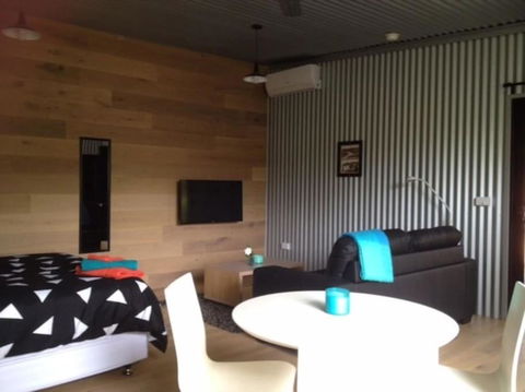 Avoca Beach & Bush - Palm Beach Accommodation 1