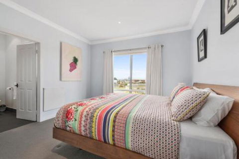 Art House - Palm Beach Accommodation 6