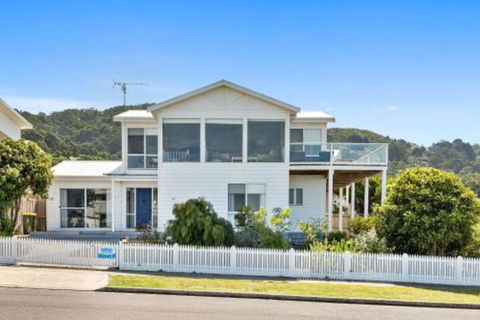Art House - Palm Beach Accommodation 0