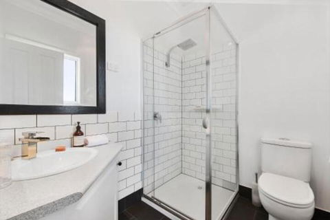Art House - Palm Beach Accommodation 3