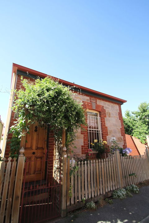 Adelaide Heritage Cottages & Apartments - Palm Beach Accommodation 1