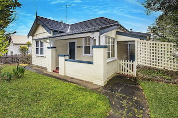 Allambee - Palm Beach Accommodation 1