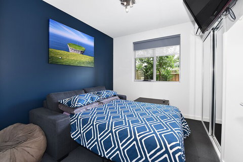 Close To Airport City & Shops - Palm Beach Accommodation 6