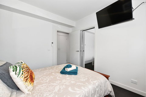Close To Airport City & Shops - Palm Beach Accommodation 4