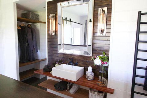 Amaroo Valley Springs - Palm Beach Accommodation 2