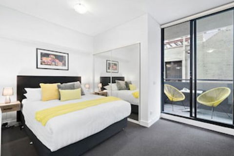 LIZZI, Melbourne Studio Apartment - Palm Beach Accommodation 0