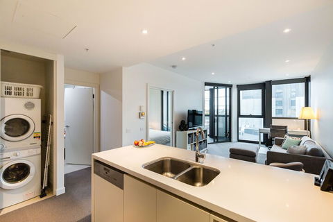 MILA, 1BDR Cremorne Apartment - Palm Beach Accommodation 3