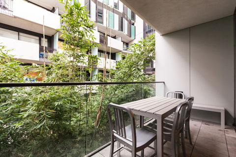 ZACH, 1BDR St.Kilda Apartment - Palm Beach Accommodation 0