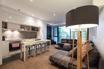 ZACH, 1BDR St.Kilda Apartment - Palm Beach Accommodation 1