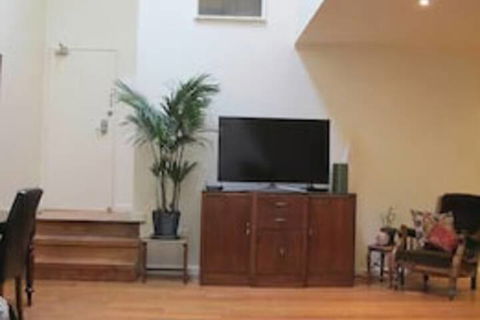 MONIKA, 1BDR Collingwood Apartment - Palm Beach Accommodation 2