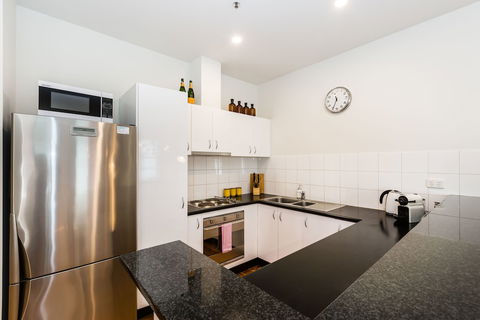AERIN, 2BDR Melbourne Apartment - Palm Beach Accommodation 6