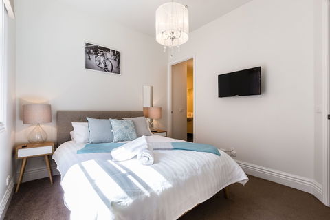 AERIN, 2BDR Melbourne Apartment - Palm Beach Accommodation 0