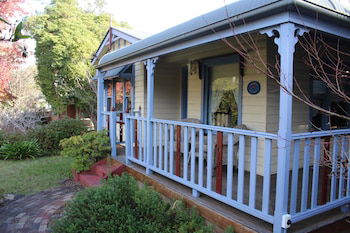 Ambrose Cottage Front Apt - Palm Beach Accommodation 3