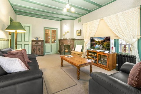 Ambrose Cottage Front Apt - Palm Beach Accommodation 2
