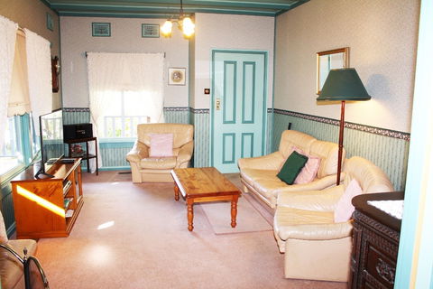 Ambrose Cottage Front Apt - Palm Beach Accommodation 4
