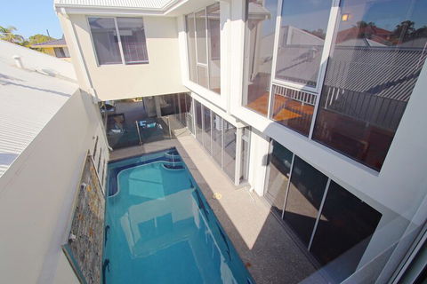 Ambar Villa - Palm Beach Accommodation 1