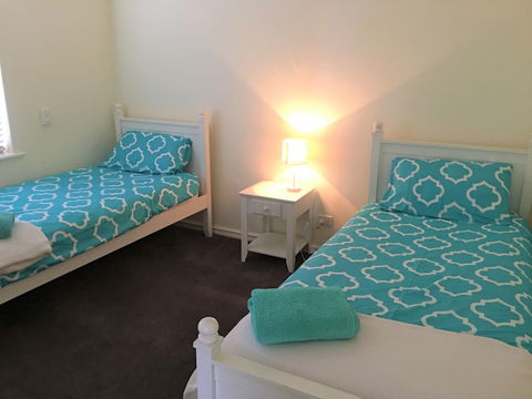 Mindarie Villa - Palm Beach Accommodation 5