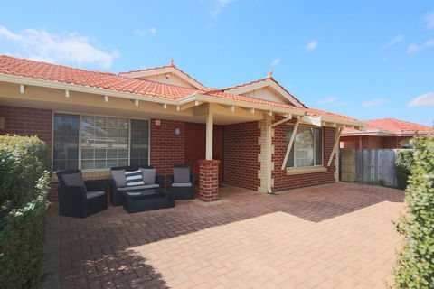 Mindarie Villa - Palm Beach Accommodation 0