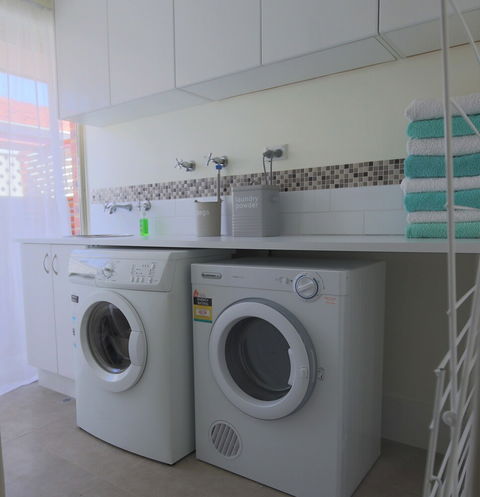 Mindarie Villa - Palm Beach Accommodation 6