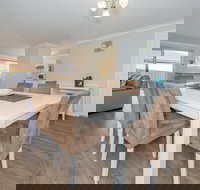 Pebble Pde 1 / 14 Fingal Bay - Palm Beach Accommodation