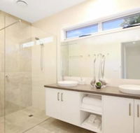 18 on Rayner - swish apartment Myrtleford - Palm Beach Accommodation