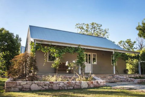 Johanna NEW MODERN HOUSE - Palm Beach Accommodation 0