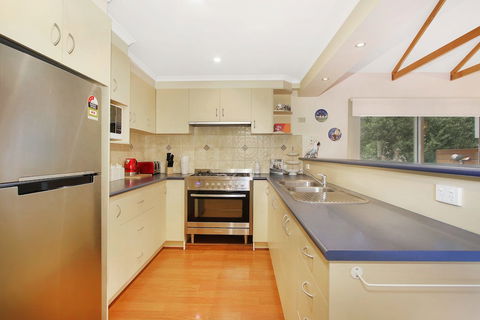 Alpine Vista - Short Walk To Town Centre - Palm Beach Accommodation 1