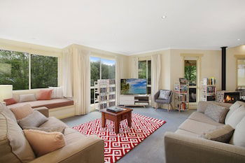 Alpine Vista - Short Walk To Town Centre - Palm Beach Accommodation 0