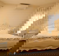 Signature Townhouse in Doncaster - Palm Beach Accommodation