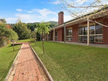 Alpine Mist - Spacious 5 Bedroom Home - Palm Beach Accommodation 1