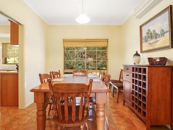 Alpine Mist - Spacious 5 Bedroom Home - Palm Beach Accommodation 2