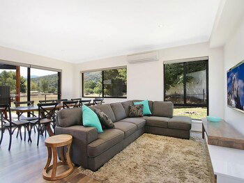 Alpine Knights Stylish Luxury - Palm Beach Accommodation 1