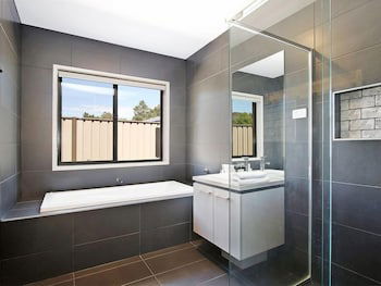 Alpine Knights Stylish Luxury - Palm Beach Accommodation 6